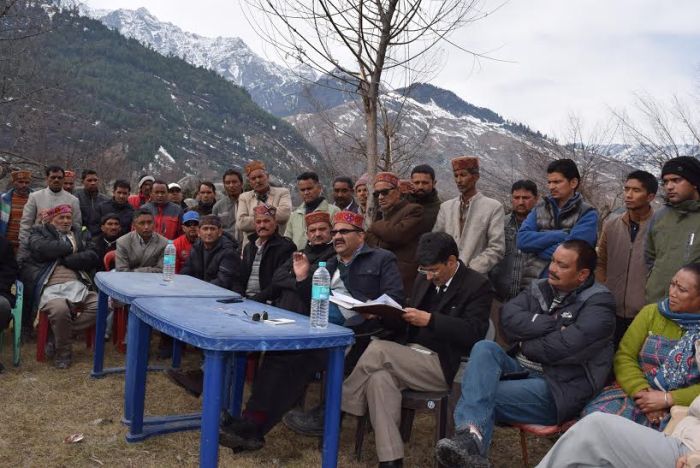 Rohtang roadside structures bulldozed, owners protest_1